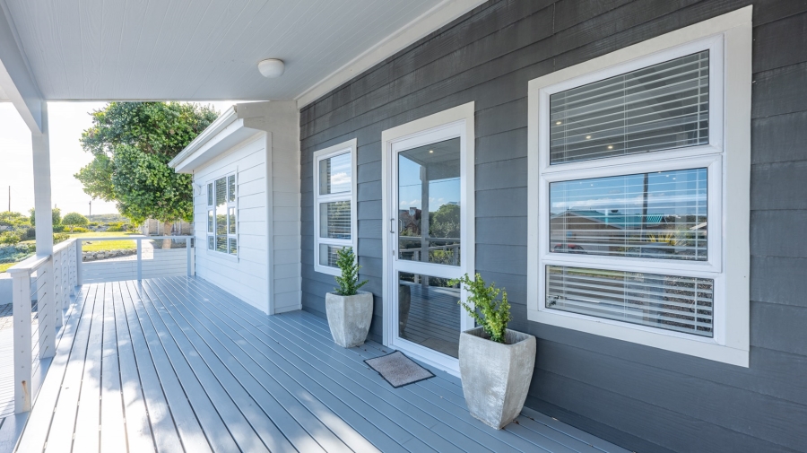 4 Bedroom Property for Sale in Struisbaai Western Cape